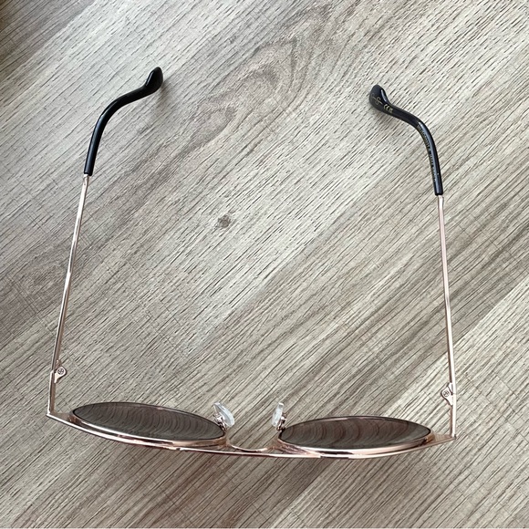 Jessica Simpson Retro Metal Round Sunglasses - Picture 2 of 6